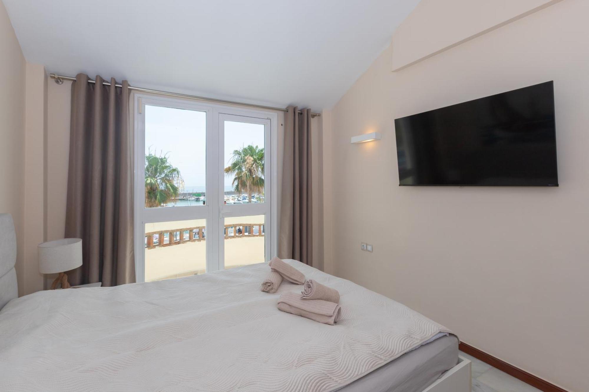 Apartamento Puerto Marina Nightlife Retreat -