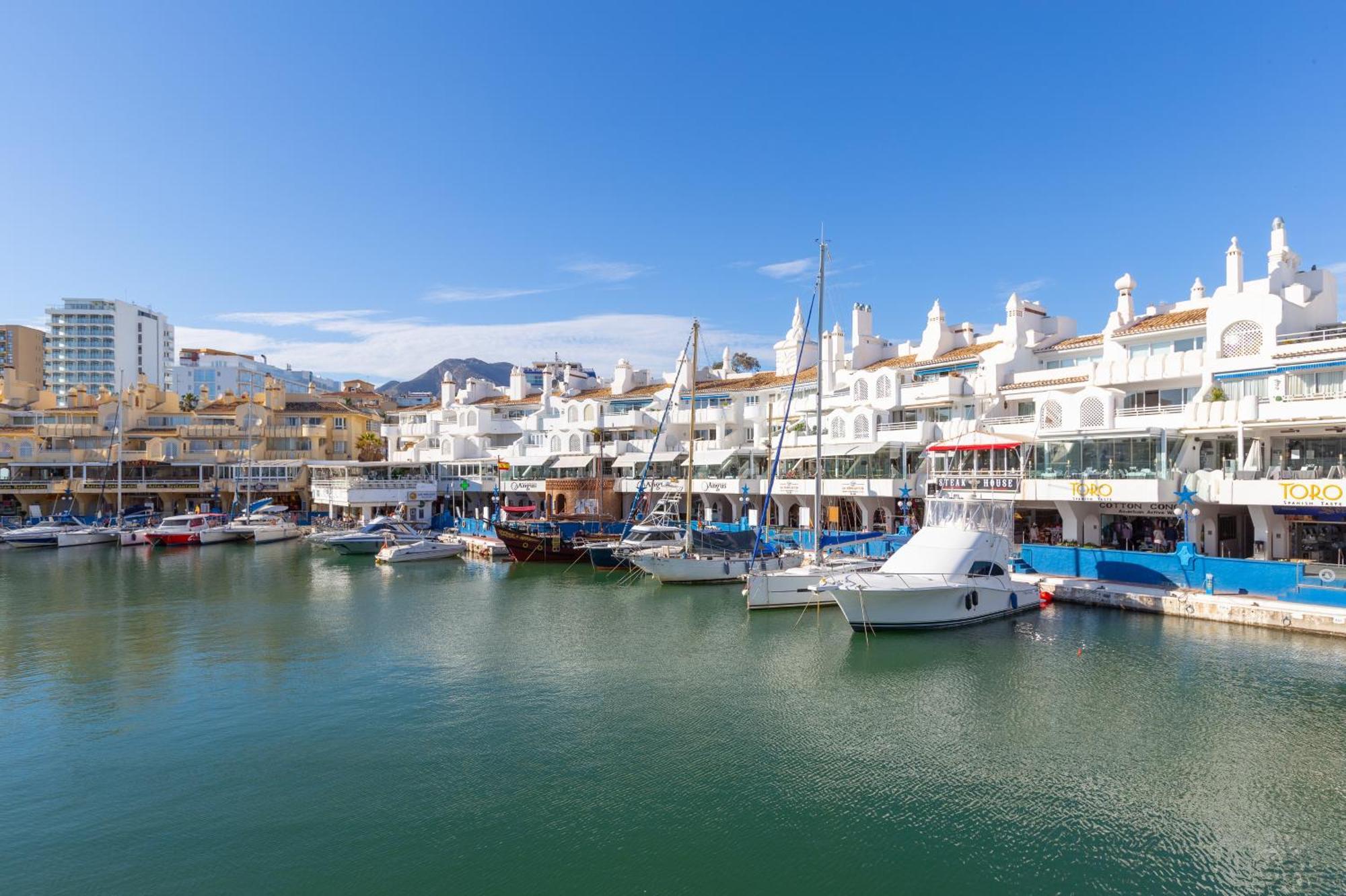 Puerto Marina Nightlife Retreat - *