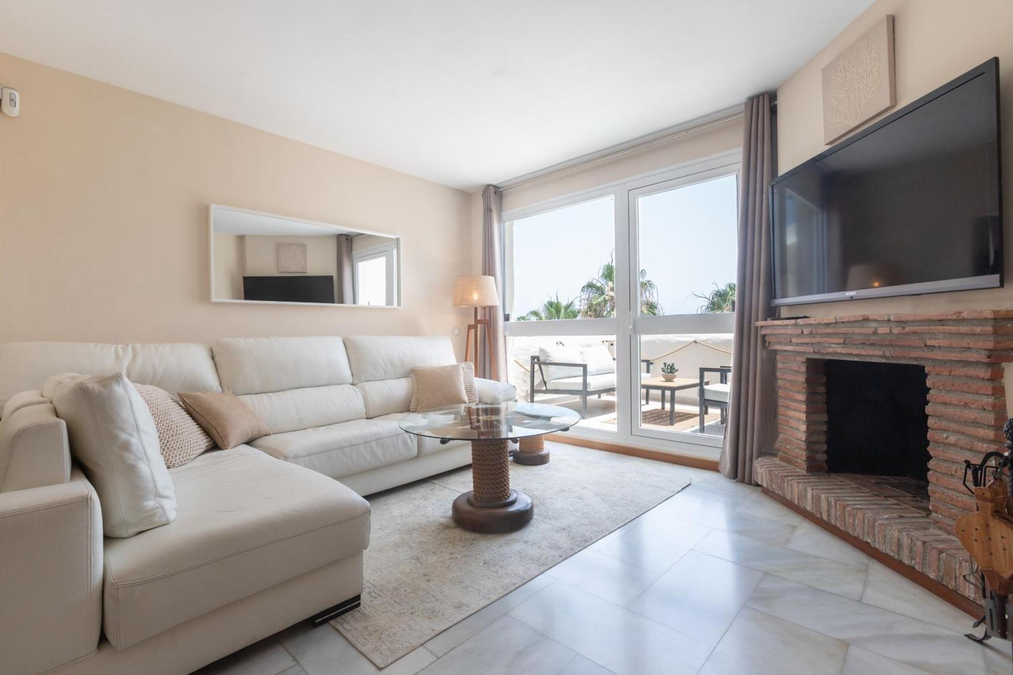 Puerto Marina Nightlife Retreat -